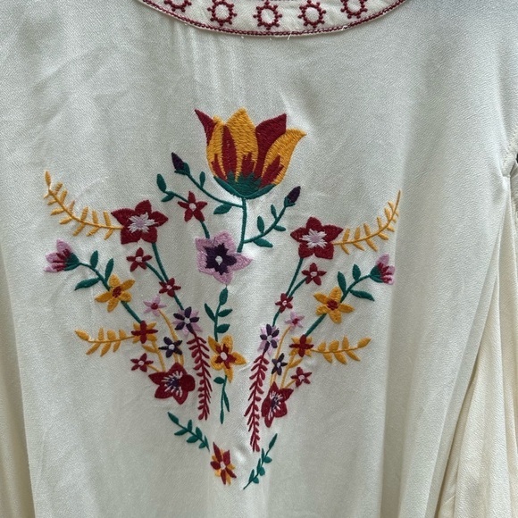 Oddy Boho Plus Size Flowy Embroidered Cold Shoulder Cream Tunic Blouse - Picture 3 of 8